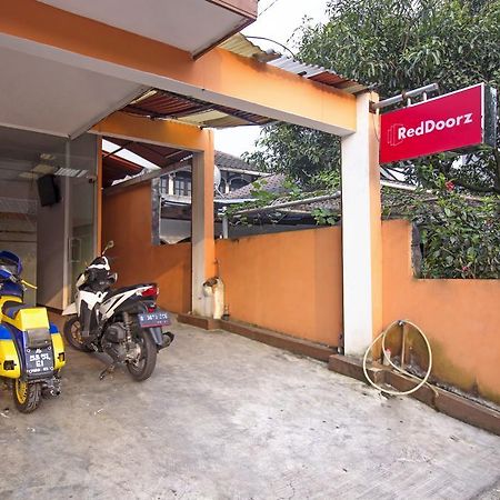 Reddoorz Syariah Near Btc Fashion Mall Bandung Exterior photo