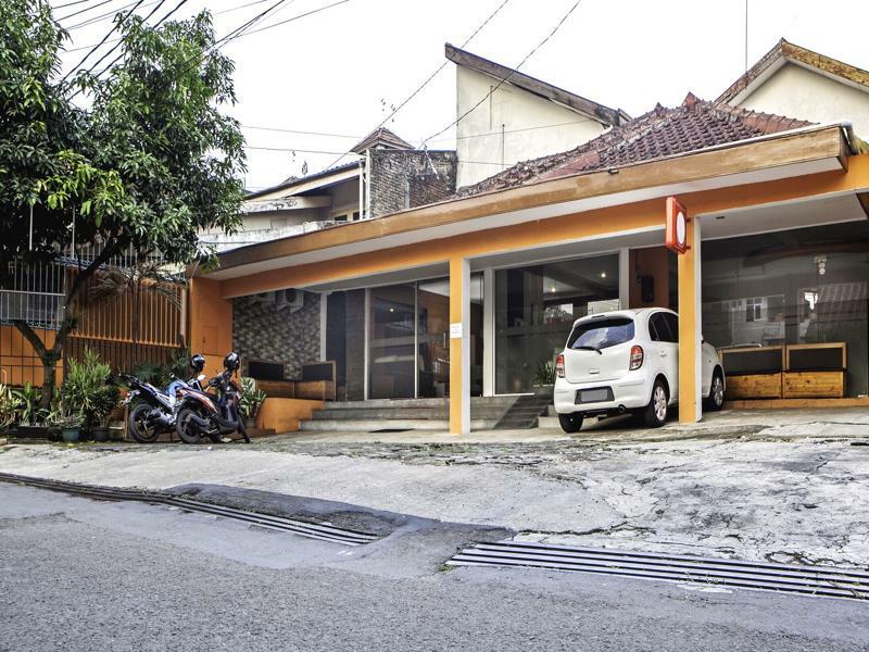 Reddoorz Syariah Near Btc Fashion Mall Bandung Exterior photo