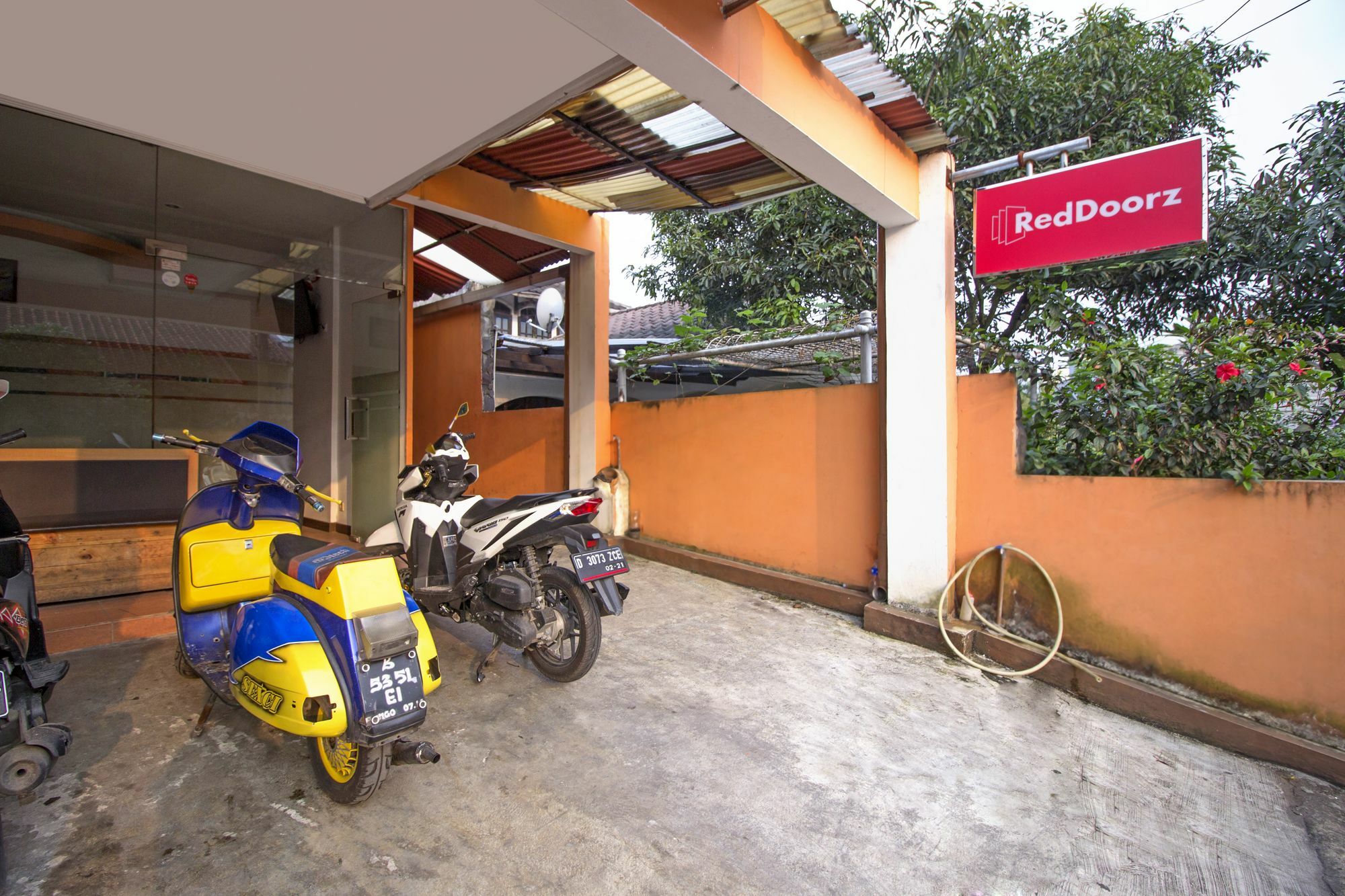 Reddoorz Syariah Near Btc Fashion Mall Bandung Exterior photo